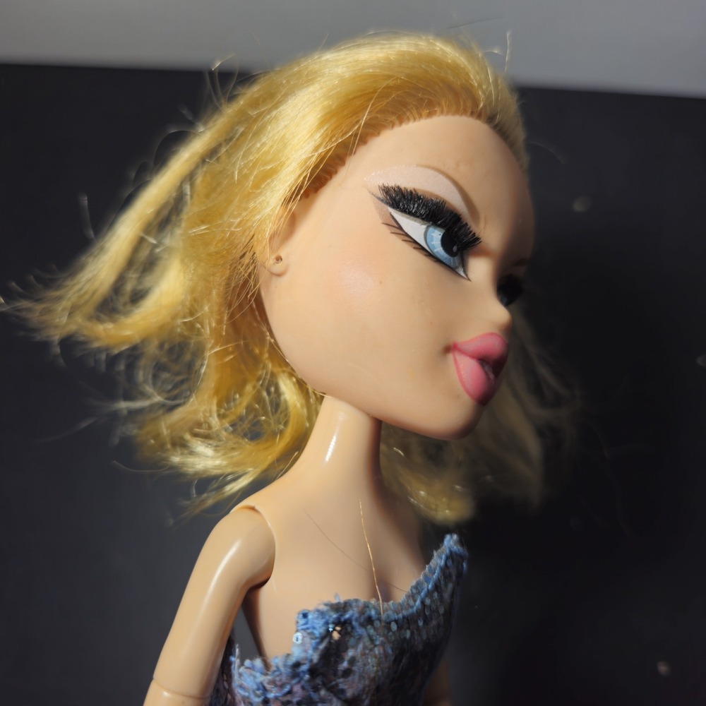 TLC Bratz The Movie 2007 Yasmin & Cloe Doll Rooted Lashes Gold Blue Articulated - Picture 15 of 16